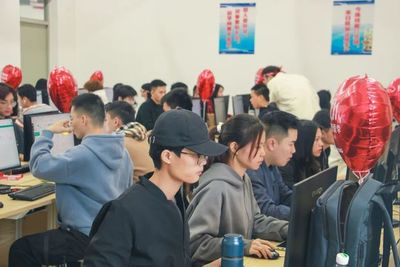 华贸学子变身“店小二” 实战京东SOHO运营 家政服务夺冠记