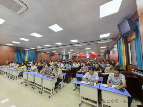 守好校园食安底线 提升烹饪服务素养——凌云县举行2024年秋季学期学校食堂从业人员食品安全暨规范操作技能培训会，引入家政服务精细化理念